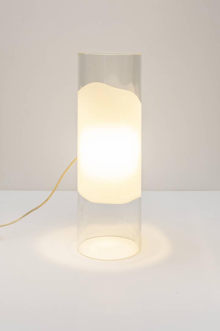 MAZZEGA: Lampada da tavolo in vetro trasparente vetro lattimo. Anni '70 h cm 50