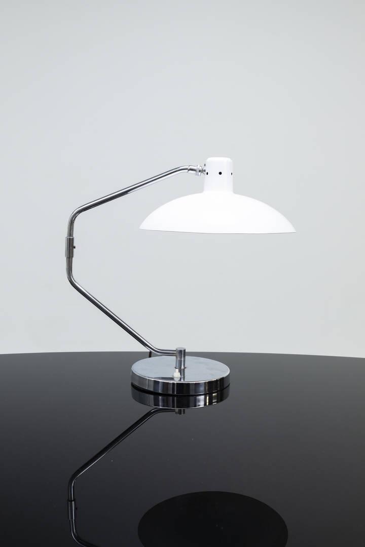 CLAY MICHIE: CLAY MICHIELampada da tavolo mod. 8Ottone cromato e alluminio laccato.Prod. Knoll anni '50h cm 48