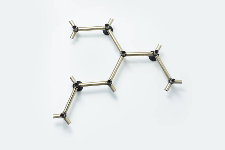 ROBERT HAUSSMANN: ROBERT HAUSSMANNSistema modulare composto da tubi in ottone terminanti con luci.Prod. Swiss Lamp anni '60cm 24x96x140