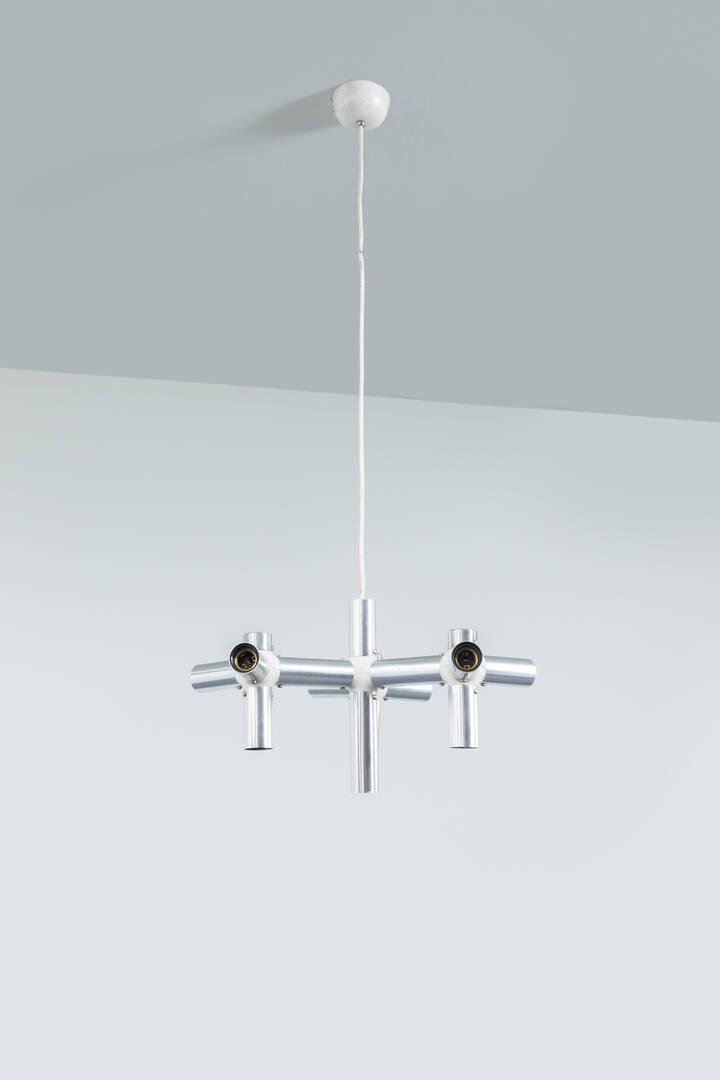 ROBERT HAUSSMANN: ROBERT HAUSSMANNLampadario composto da tubi in acciaio terminanti con luci.Prod. Swiss Lamp anni '60cm 30x50