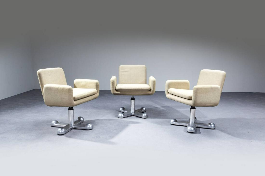 MIRANDA SANTIAGO PERRY KING: MIRANDA SANTIAGO PERRY KING Three armchairs Aluminum foot with wheels, swivel seat upholstered and covered in fabric. Prod. Planula 70s cm 76x66,5x58 Defects