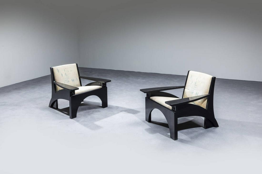 CHARLES RENNIE MACKINTOSH: Pair of armchairs with lacquered wood structure, upholstered cushions covered in fabric. Marcati Cassina I Maestri From the 1980s cm 67x75x85 Defects