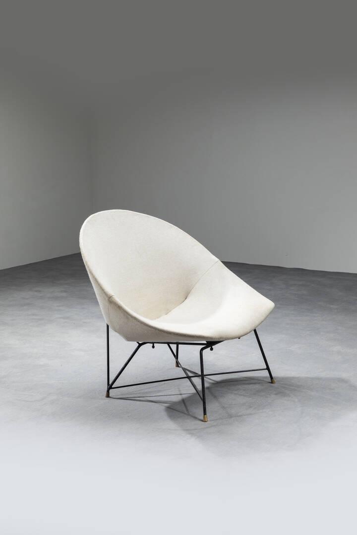 AUGUSTO BOZZI: AUGUSTO BOZZI Armchair Cosmos Structure in painted metal, padding covered in fabric, details in brass. Manufacturer's label Made by Saporiti, from the 1950s cm 79x87x75 Defects