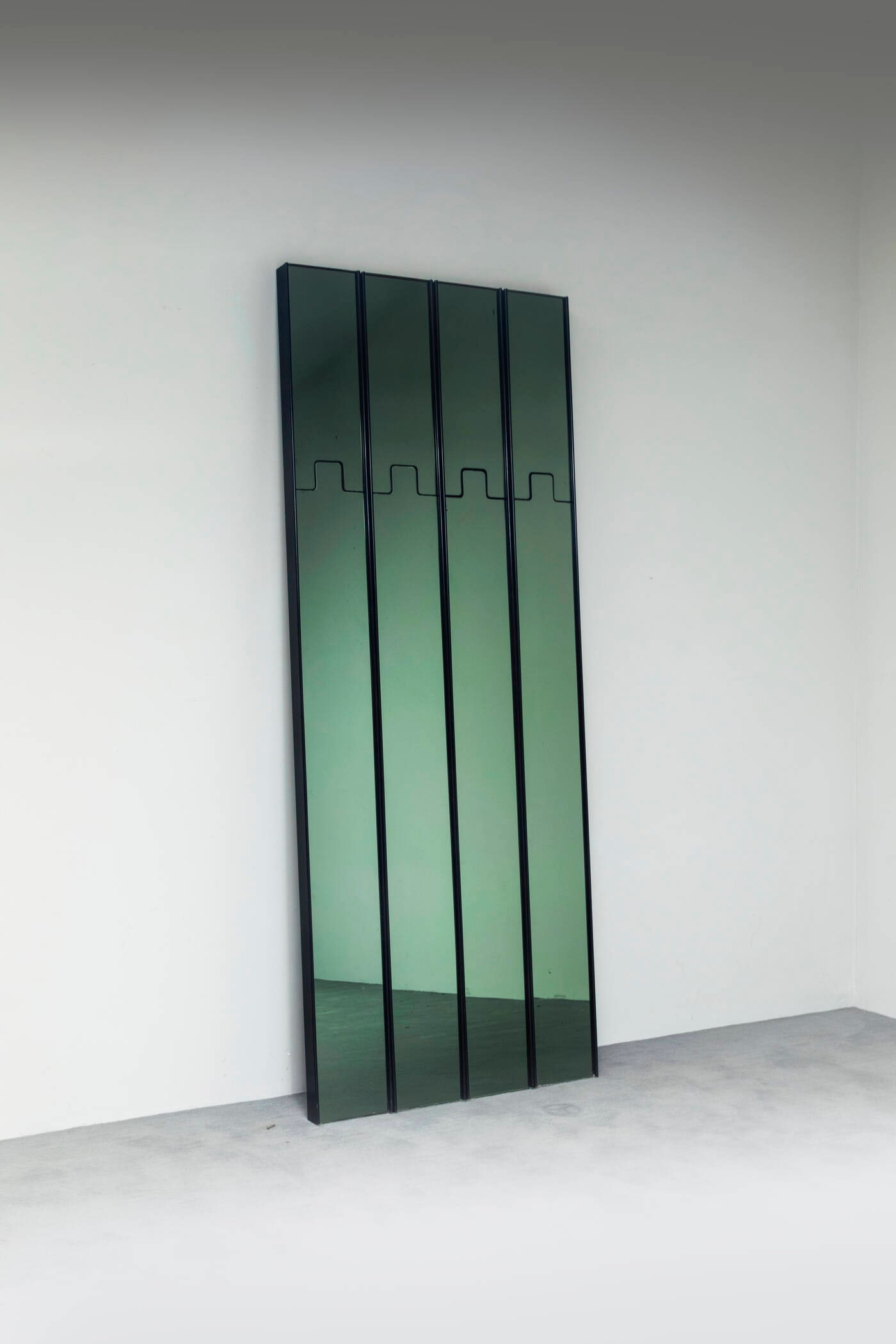 LUCIANO BERTONCINI: LUCIANO BERTONCINI Four coat hangers from the seriesGronda Modular elements covered with mirrors, concealed hook. Prod. Elco, 1970s single module cm 201x19,5x6