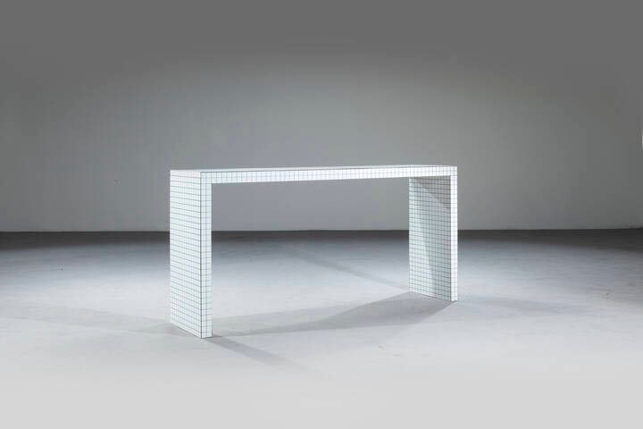 SUPERSTUDIO: SUPERSTUDIO Consolle della serie Quaderna Quaderna. Legno nobilitato integralmente rivestito in formica serigrafata. Prod. Zanotta, anni '70 cm 87x180x42 Difetti