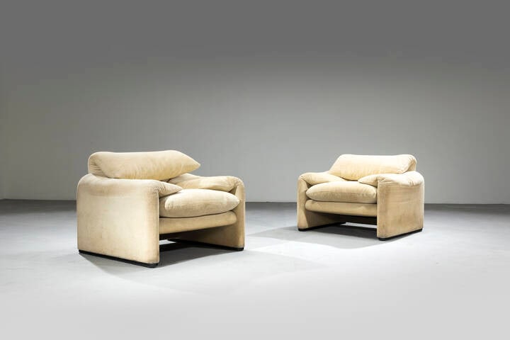 VICO MAGISTRETTI: VICO MAGISTRETTICoppia di poltrone mod. MaralungaTelaio in tubolare di acciaio con cinghie elastiche, imbottitura in poliuretano espanso, braccioli reclinabili.Prod. Cassina, anni '70cm 100x70x75Bibl.