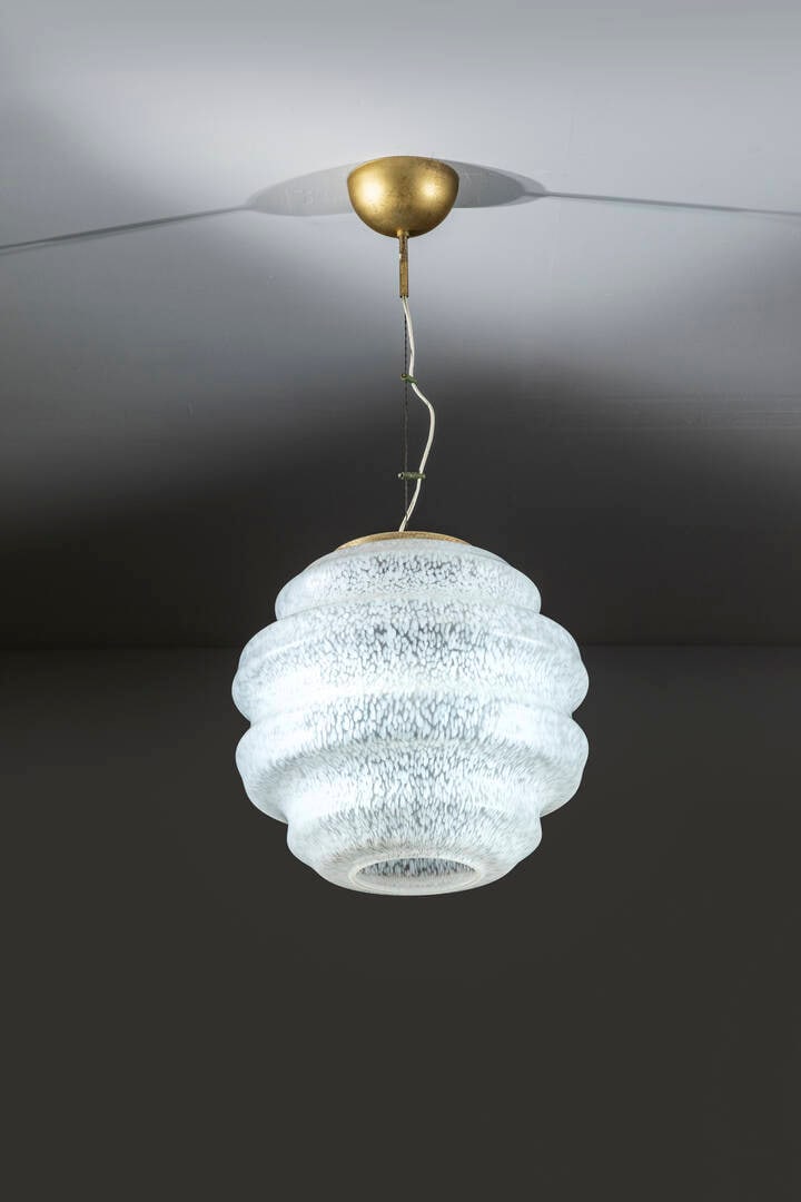 MAZZEGA: MAZZEGA Lampada a sospensione Struttura in ottone, diffusore in vetro. Anni '60 h cm 85x37