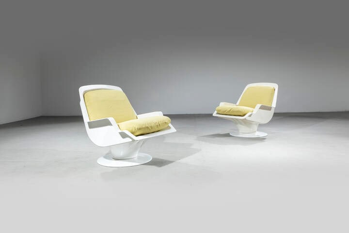RICHARD NEAGLE: RICHARD NEAGLECoppia di poltrone mod. NikeStruttura in metallo verniciato, seduta e schienale rivestiti in tessutoProd. Sormani, anni ?60cm 73x73x75Difetti