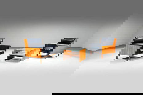 UFFICIO TECNICO ANONIMA CASTELLI: UFFICIO TECNICO ANONIMA CASTELLICoppia di poltrone con tavolinoStruttura in compensato, imbottitura rivestita in similpelle. Tavolino con struttura in legno e piano in vetro.Etichetta del produttorePr