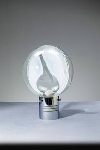 TONI ZUCCHERI: TONI ZUCCHERILampada da tavolo delle serie MembraneStruttura in metallo cromato, sfera in vetro soffiato e membrana in vetro lattiginoso. Prod. Venini, anni '70 h cm 57x40Bibl.: Franco Deboni, "I vetr