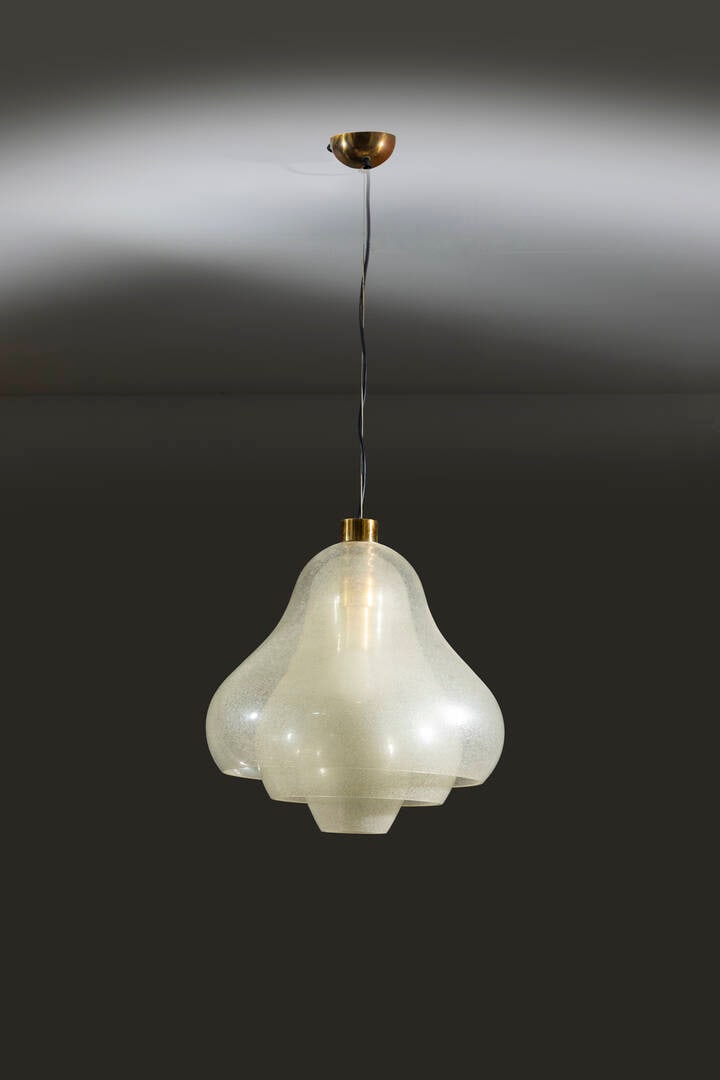 CARLO NASON: CARLO NASON Lampada a sospensione mod. Lotus Struttura in ottone e diffusori in vetro di Murano. Anni '60 h cm 120x45