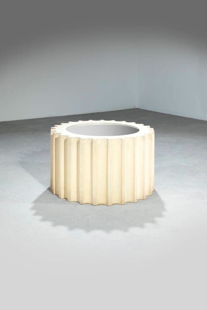 STUDIO 65: STUDIO 65Attica TLStruttura in poliuretano espanso, piano in vetro specchiato. Esemplare 3/1000Prod. Gufram, 2008cm 40x70Difetti