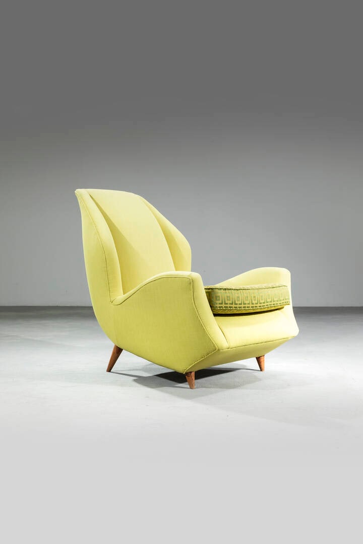 PRODUZIONE ITALIANA: PRODUZIONE ITALIANAPoltronaStruttura e gambe in legno, imbottitura rivestita in tessuto. Anni '50cm 90x84x90