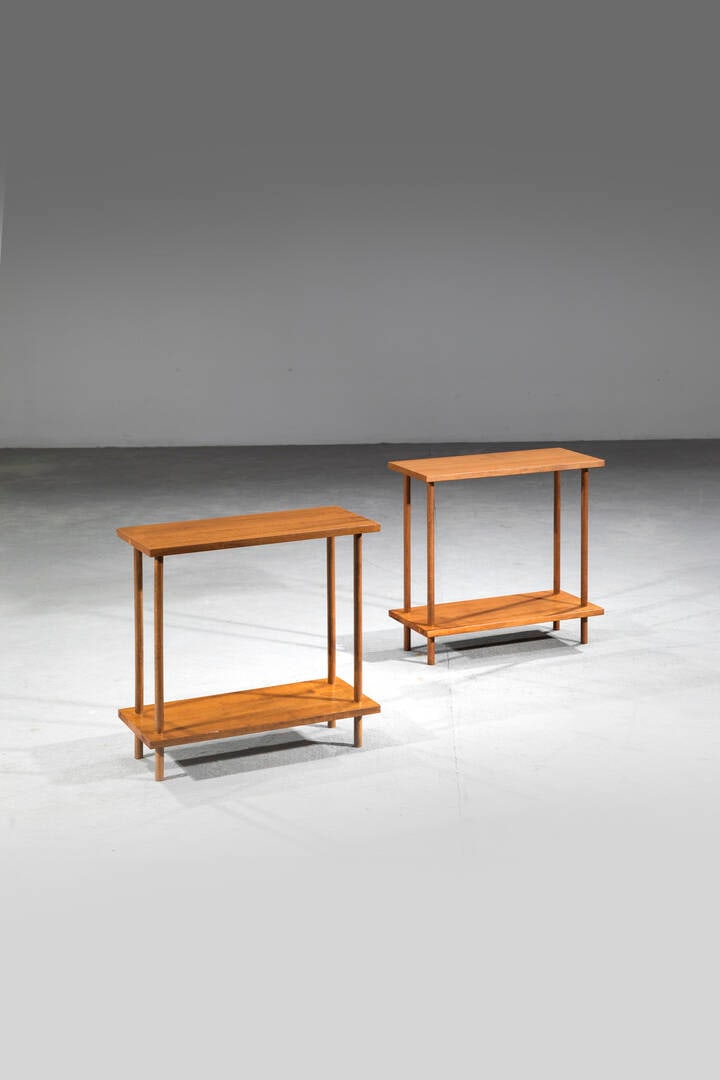 PRODUZIONE ITALIANA: PRODUZIONE ITALIANACoppia di comodiniStruttura in legno. Anni '70cm 47x49,5x23