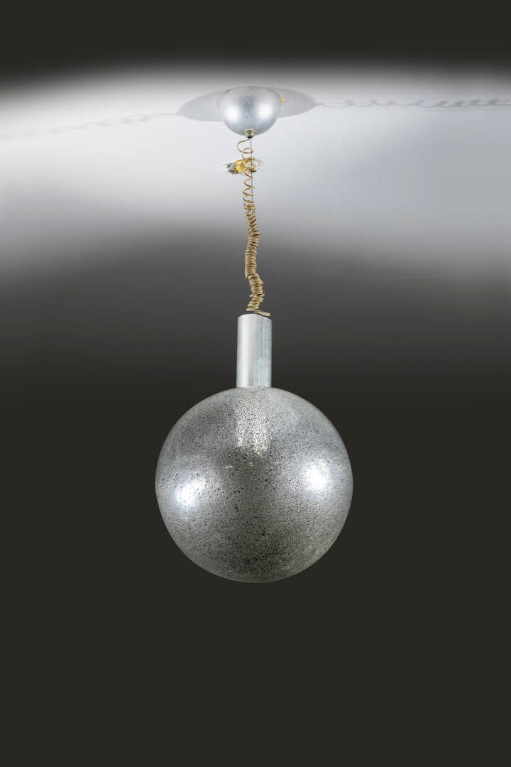 AFRA E TOBIA SCARPA: AFRA E TOBIA SCARPASospensione mod. SferaStruttura in alluminio e diffusore in vetro. Prod. Flos, anni '60h cm 95x35