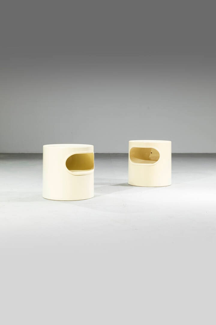 EMMA SCHWEINBERGER GISMONDI: EMMA SCHWEINBERGER GISMONDICoppia di comodini mod. Giano Giano VanoStruttura in plastica. Prod. Artemide, anni '70cm 40x39x39Difetti