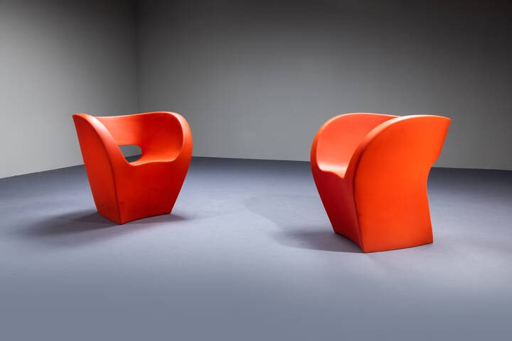 RON ARAD: RON ARADCoppia di poltrone mod. Little AlbertPropilene stampato.Prod. Moroso anni 2000Marchio del Produttorecm 70x61x71Bibl.: Giuliana Gramigna, "Repertorio del Design Italiano1950-2000", Allemandi, 2