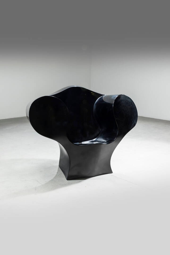 RON ARAD: RON ARADPoltrona mod. Big EasyStruttura in polietilene tinto in massa.Prod. Moroso anni 2000cm 99x123x80Bibl.: Alba Cappellieri, Design & Italy, Ron Arad, Mondadori Arte 2008, pag. 41