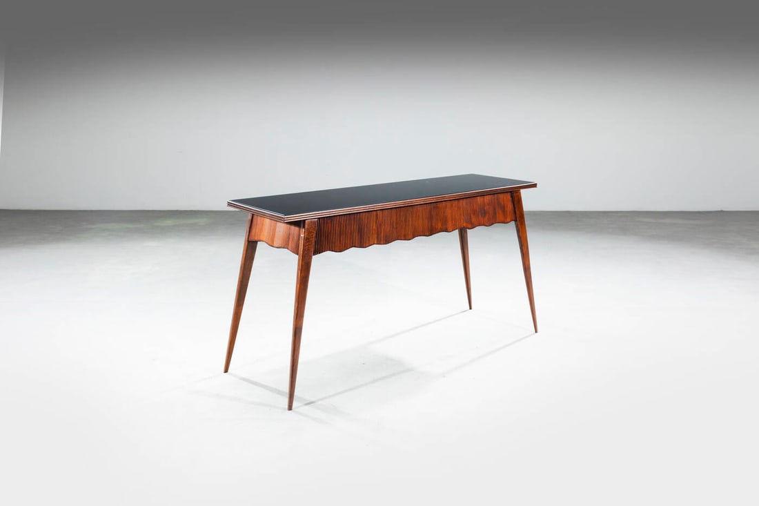 PRODUZIONE ITALIANA: PRODUZIONE ITALIANAConsolleStruttura in legno e legno grissinato, piano in vetro colorato. Anni '50cm 78x149x46