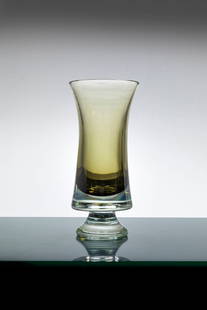 MARIO PINZONI: MARIO PINZONIGrande vasoVetro soffiato.Prod. Seguso Vetri d'Arte, anni '60cm 40x18,5Bibl.: Marc Heiremans (a cura di), "Seguso Vetri d'Arte, Glass Object from Murano", Arnoldsche, 2014, pag. 177, mod,