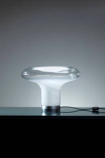 ANGELO MANGIAROTTI: ANGELO MANGIAROTTILampada da tavolo mod. LesboAlluminio e vetro soffiato.Prod. Artemide 1966Marchio del produttore sulla basecm 35,5x50Bibl.: Giuliana Gramigna, "Repertorio del Design Italiano1950-200