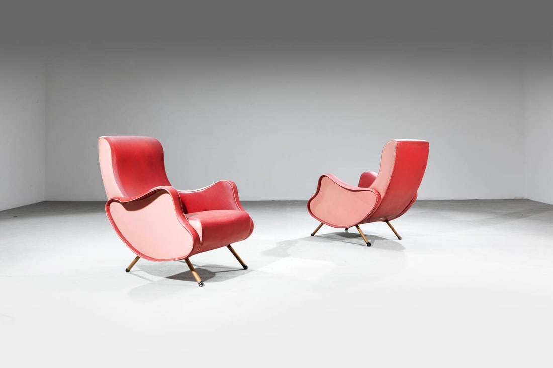 FRATELLI BERGALLO: FRATELLI BERGALLOCoppia di poltroneStruttura e sostegni in metallo, imbottitura rivestita in similpelle. Etichetta del produttoreAnni '50cm 90x73x93Difetti