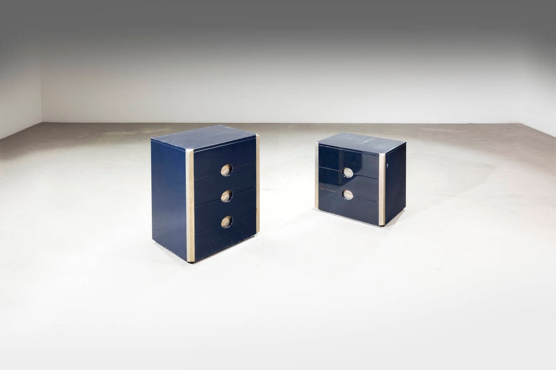 LUIGI CACCIA DOMINIONI: LUIGI CACCIA DOMINIONICoppia di cassettiereLegno laccato con profili e particolari in metallo cromato. Prod. Azucena, anni '70cm 75x60x47cm 58xx60x47Difetti