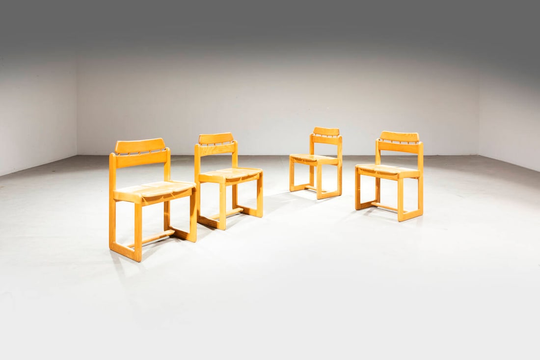 ILMARI TAPIOVAARA: ILMARI TAPIOVAARAQuattro sedieStruttura in legno. Prod. Montina, anni '70cm 74x47x45