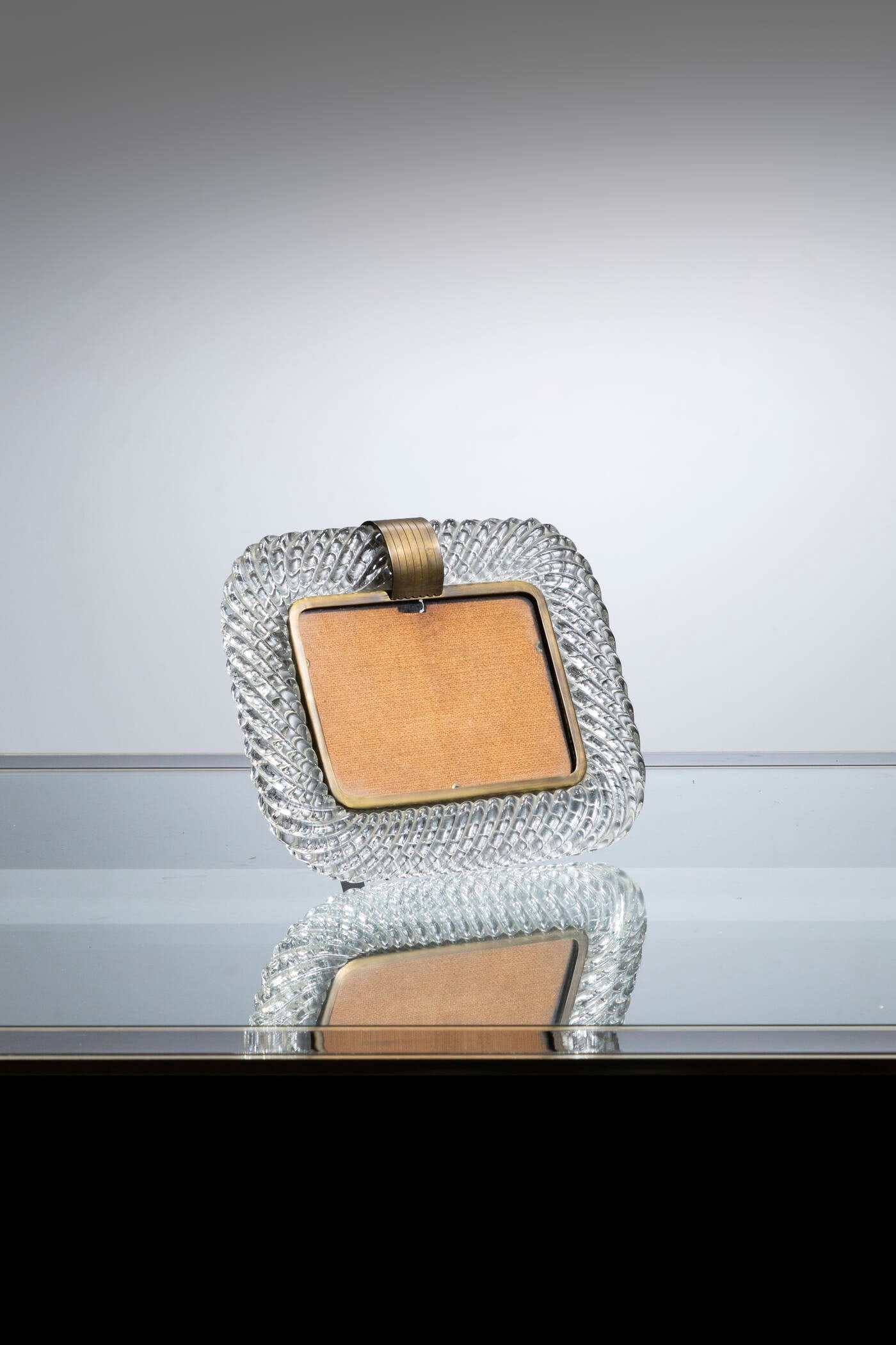 BAROVIER & TOSO: BAROVIER & TOSO Portafotografie Vetro a torchon, montatura in ottone. Anni '40 cm 21,5x25 Difetti