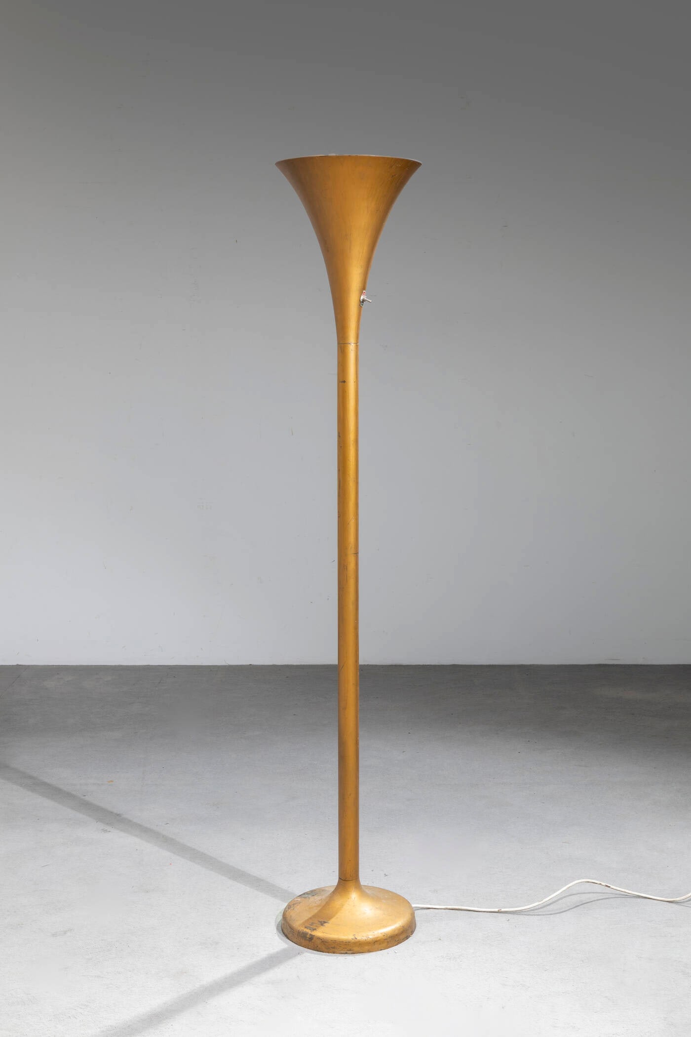 LUMINATOR: LUMINATOR Lampada da terra Struttura in metallo verniciato. Marchio del prduttore Prod. Luminator, anni '50 h cm 180 Difetti