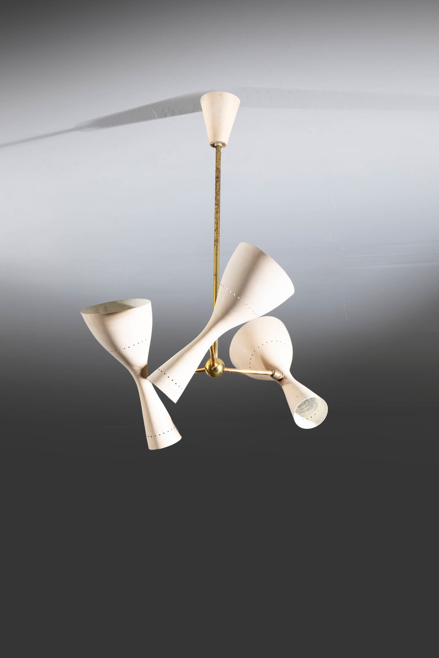 LUMEN: LUMEN Lampada a sospensione Struttura in ottone, diffusori orientabili in metallo verniciato. Anni '50 h cm 65x45 Difetti