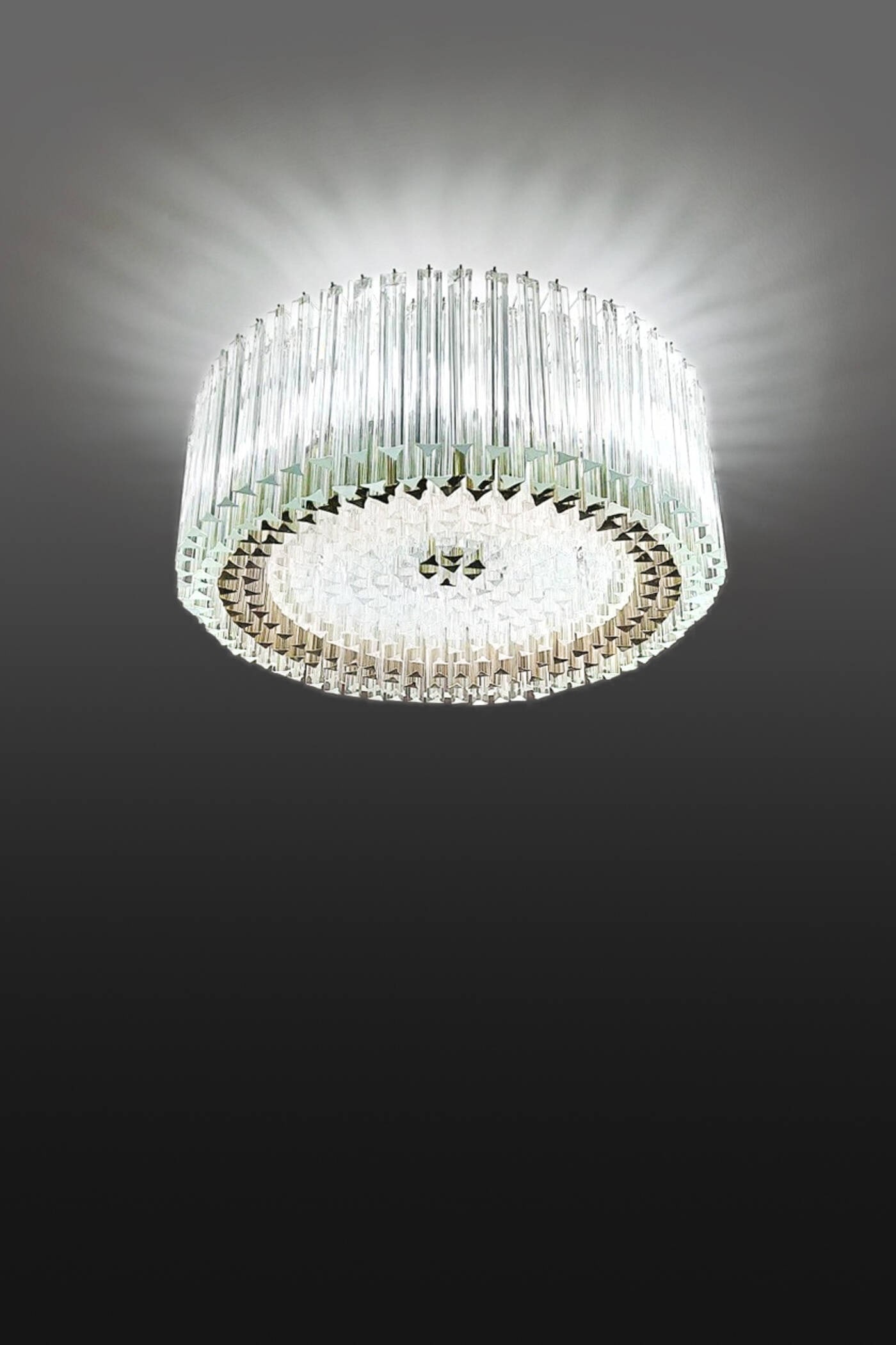 VENINI: VENINI Lampadario mod. Trilobi Struttura in metallo ed elementi in vetro trasparente e fum. Anni '60 h cm 35x91x91