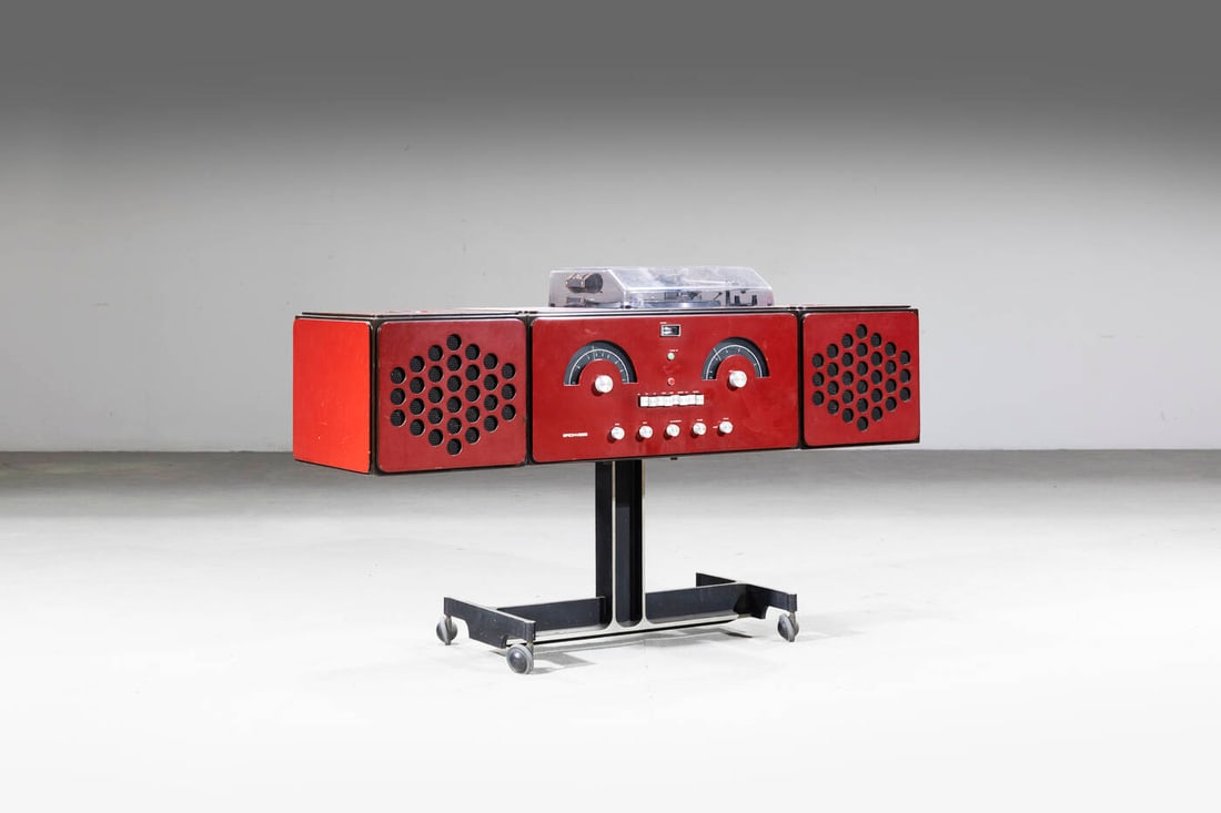 ACHILLE E PIER GIACOMO CASTIGLIONI: ACHILLE E PIER GIACOMO CASTIGLIONI Radiofonografo Brionvega RR126 Tre elementi componibili in masonite ricoperta di laminato plastico,supporto in fusione di alluminio anodizzato dotato di rotelle.