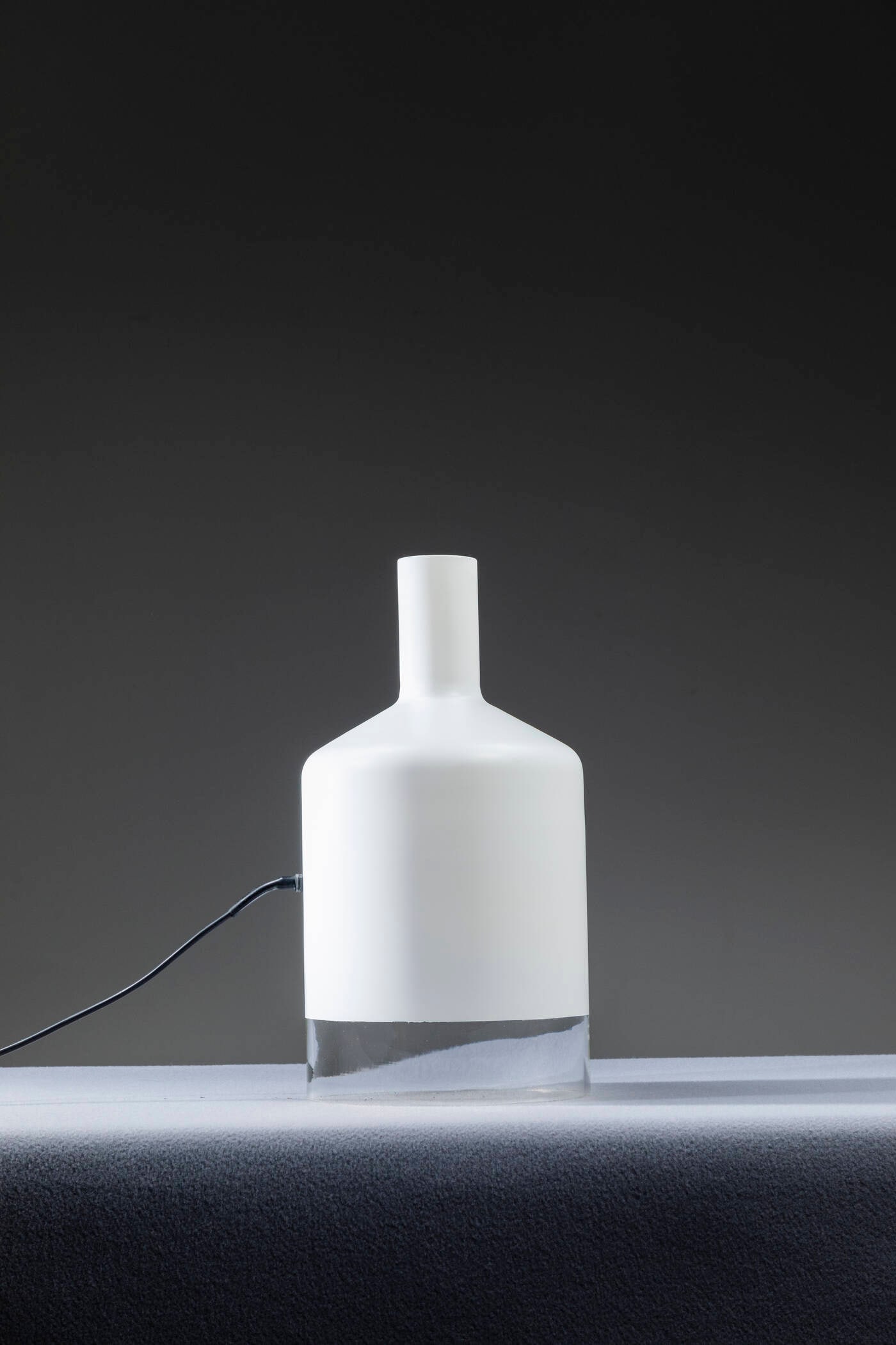 GUIDO ROSATI: GUIDO ROSATI Table lamp mod. Pinta Grande Glass. Original box Made by Controluce, from the 1970s h cm 48x24