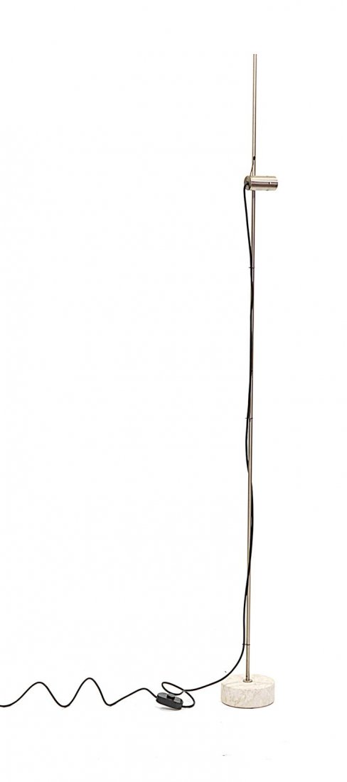 AGNOLI TITO 255 Lampada da terra regolabile in altezza,: Prod. Oluce 1954 Etichetta Oluce serie Agnoli h cm 192 Bibl.: Giuliana Gramigna, "Repertorio del Design Italiano1950-2000 per l'arredamento domestico", Allemandi, 2011, pag. 39