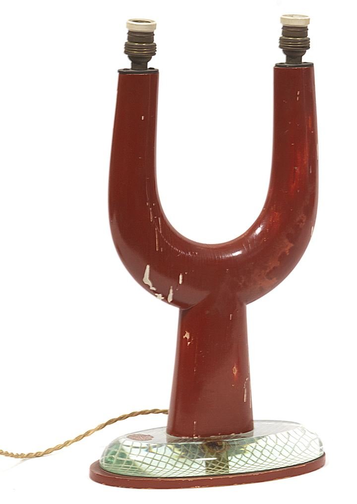 CHIESA PIETRO Lampada da tavolo a due luci in legno: Base in cristallo modellato a mola con superficie inferiore incisa a losanghe. Etichetta: Luigi Fontana e C. Milano e simbolo grafico Prod. Fontana arte fine anni '30 h cm 35