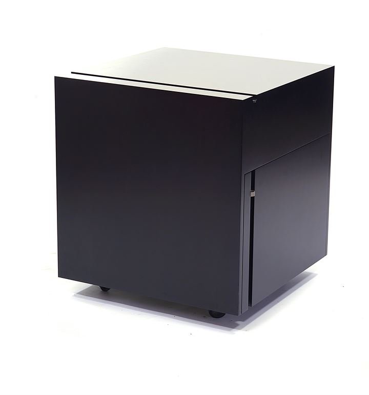 BETTONICA FRANCO, MELOCCHI MARIO Cubobar Legno laccato,: Prod. Cini & Nils 1971 cm 68,5x62x62 Bibl.: Giuliana Gramigna “Le fabbriche del Design. I produttori dell'arredamento domestico in Italia” Allemandi 2007, pag. 92