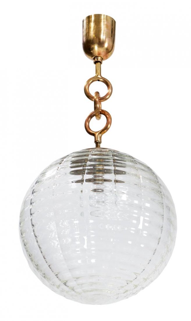 VENINI Lampada a sospensione con montatura in ottone: Prod. Venini anni '40h cm 70 diam cm 40Bibl.: Franco Deboni, I vetri Venini. La Storia, gli artisti, le tecniche., Allemandi 2007, pag. Venini, Catalogo Blu, tav. 144 e 152 (esemplare analogo)