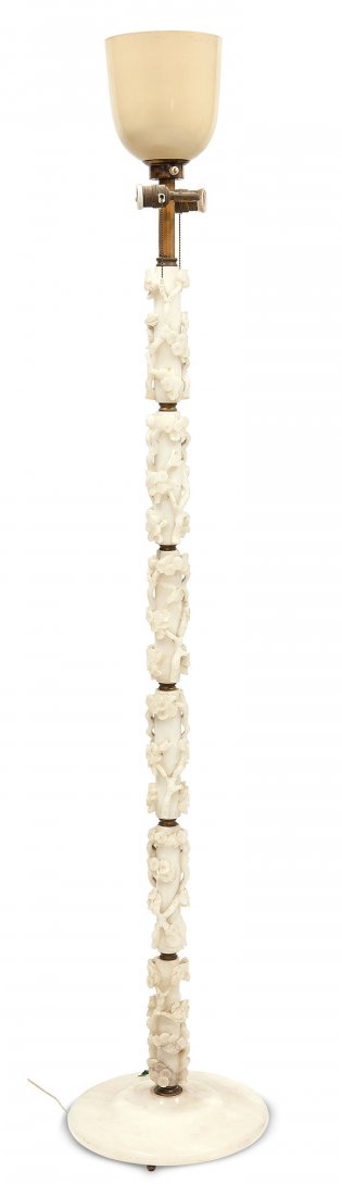 PRODUZIONE ITALIANA Lampada da terra in onice scolpito,: Anni '40 h cm 182