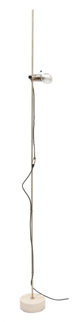 AGNOLI TITO 255 Lampada da terra regolabile in: Prod. Oluce 1954 h cm 192 Bibl.: Giuliana Gramigna, "Repertorio del Design Italiano1950-2000 per l'arredamento domestico", Allemandi, 2011, pag. 39