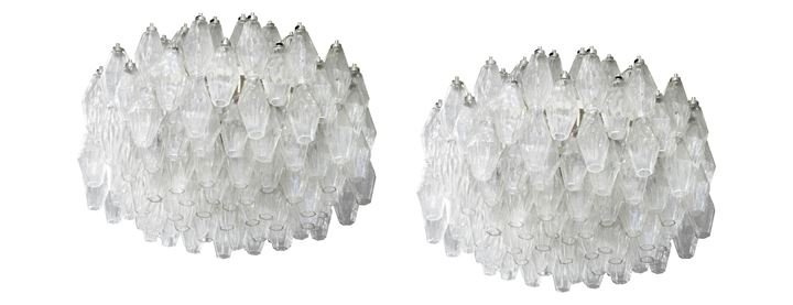 VENINI Coppia di lampadari a quattro ordini di elementi: cm 45x60Bibl.: Franco Deboni, "Venini Glass", volume I, Allemandi, 2007, pag 68.Anna Venini Diaz de Santillana (a cura di) "Venini catalogo ragionato 1921-1986", Skira, 2000, pag. 22