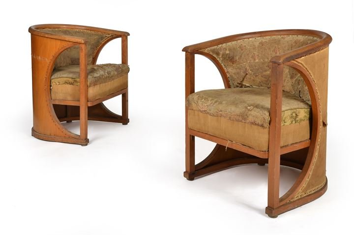 HOFFMAN JOSEF Coppia di poltrone in legno di rovere e: compensato curvato. Imbottitura rivestita in tessuto.Prod. Gebruder Thonet anni '20cm 78x65x60