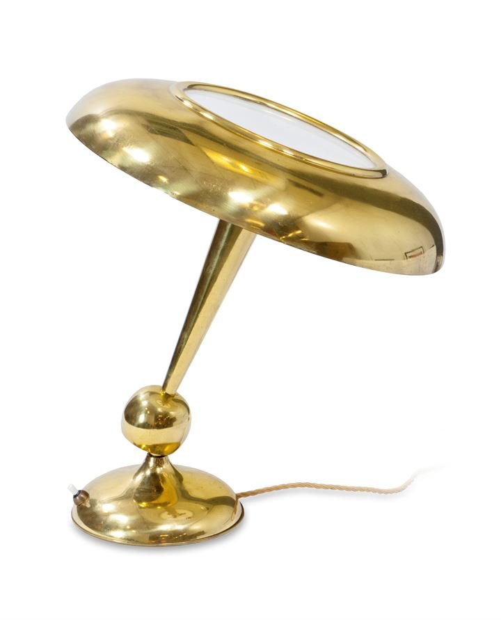 TORLASCO OSCAR Lampada da tavolo orientabile in ottone: diffusore in vetro stampato. Anni '50 h cm 40 diametro cm 40