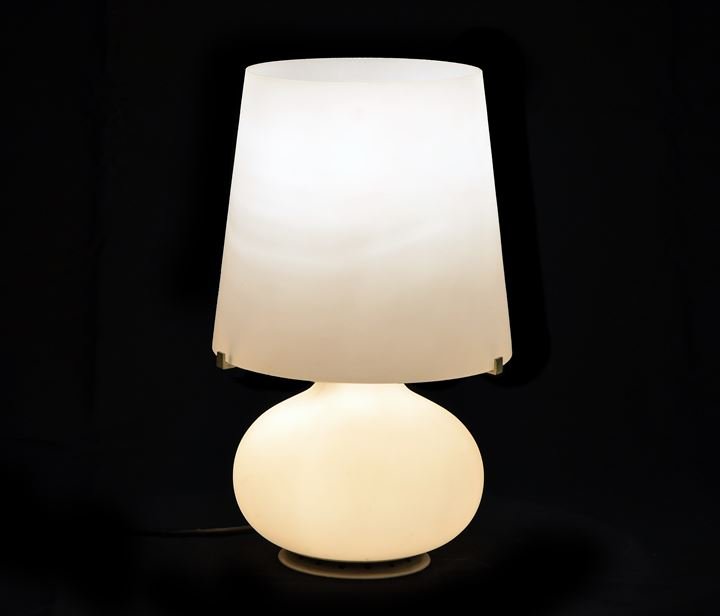 INGRAND MAX Modello 1853: Lampada in vetro bianco satinato, montatura in metallo laccato Prod. Fontana Arte 1954h cm 32x20 Bibl.: Franco Deboni, Fontana Arte, Allemandi 2012, fig. 35