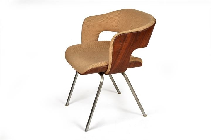 ARFLEX Oxford: Poltroncina con struttura in legno curvato e rivestimento in tessuto imbottito.Prod. Arflex anni '60cm 66x65x57Bibl.: Arflex '51-'81, Domus 1981, pag. 31