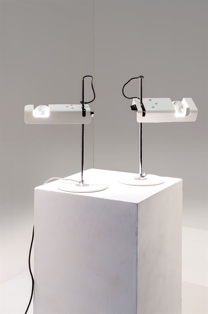 COLOMBO JOE_x000D_ Coppia di lampade mod. Spider: Metallo cromato, diffusore orientabile.Prod. Oluce 1965h cm 42