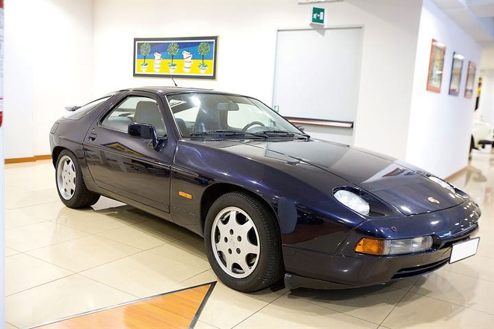 PORSCHE_x000D_ 1991 - Porsche 928 S4: Numero Telaio: WPOZZZ92ZMS801315Cilindrata: 4.947 cm3Potenza: 320 CVVelocitÃ : 270 km/hCambio: automatico a 4 rapportiKm a tachimetro: 129.000Esemplari prodotti: 61.056Lâ€™idea dei dirigenti de