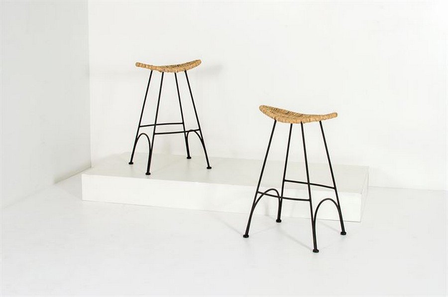 DIXON TOM_x000D_ Coppia di sgabelli della serie "Banana: Struttura in metallo grigio antracite e fibra di banano.Prod. Cappellini anni '80cm 80x52x43