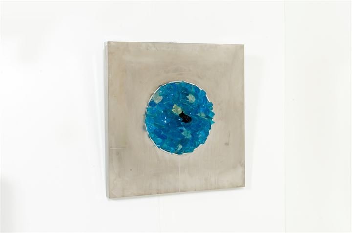 BROTTO ANGELO_x000D_ Oceano Blu: Pannello in vetro colorato nelle varie tonalitÃ del blu e acciaio inossidabile parzialmente cromato.Prod. Esperia 1973cm 80x80