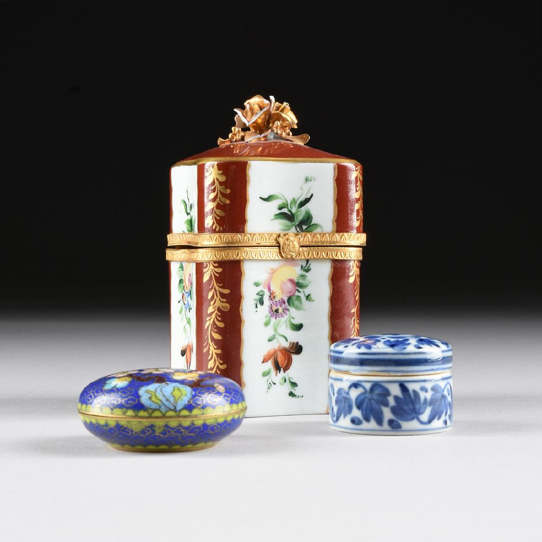 AN ASSEMBLED GROUP OF THREE SMALL PORCELAIN AND (1 of 10)